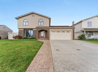 12525 Shery Ln, Southgate, MI 48195