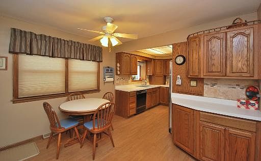 4th image of 10620 Lawler Ave