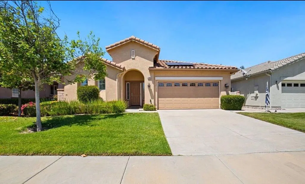 27896 Crystal Spring Dr — Photo 2