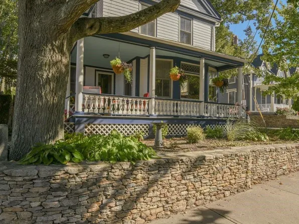30 Mann Ave, Newport, RI 02840
