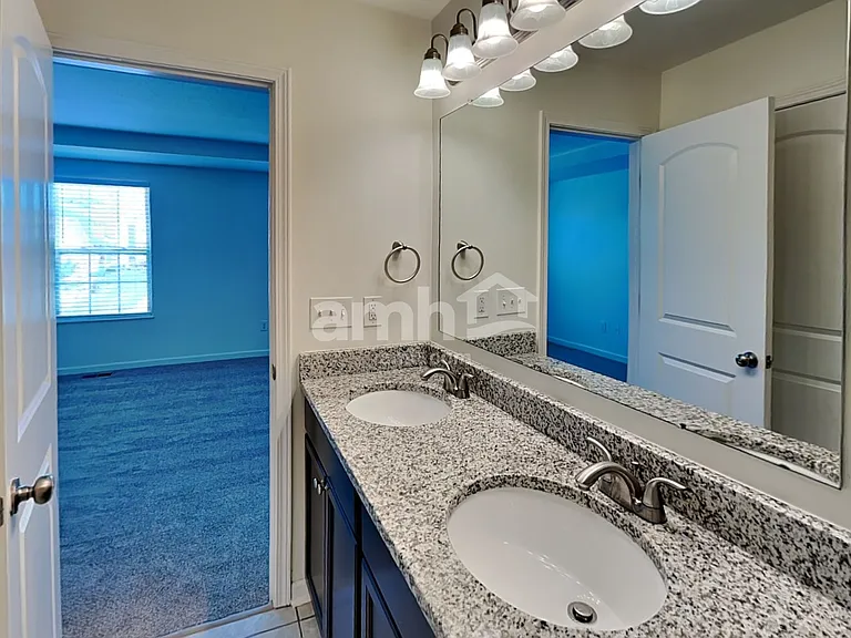 881 Orwell St — Photo 11