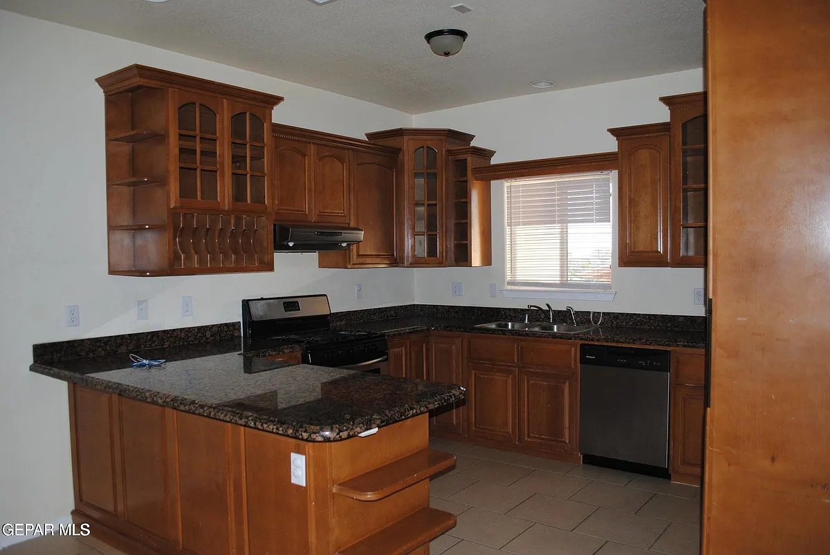 Building Photo - 5817 Lawndale Dr #4