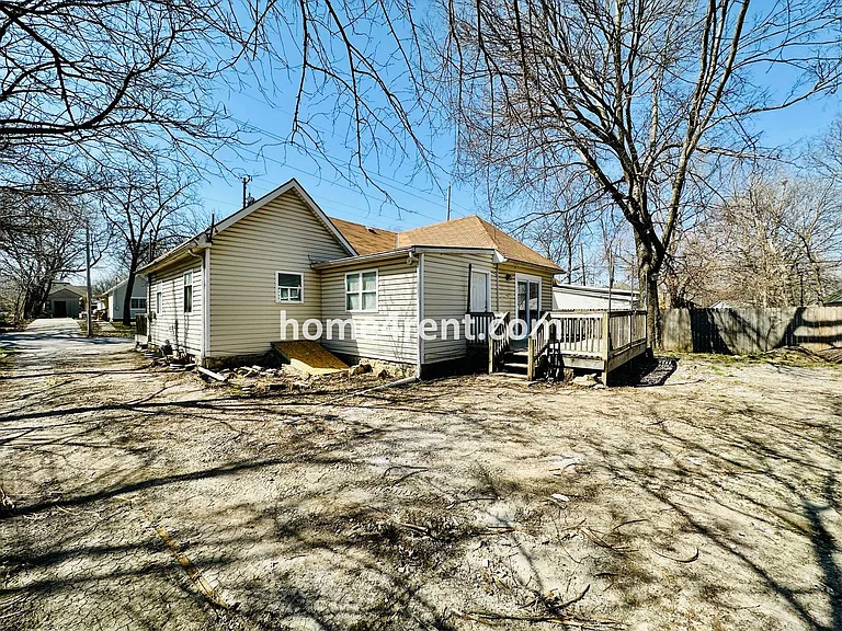 220 N Walnut St — Photo 32