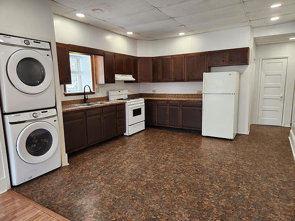 3rd image of 400 W Main St APT 1