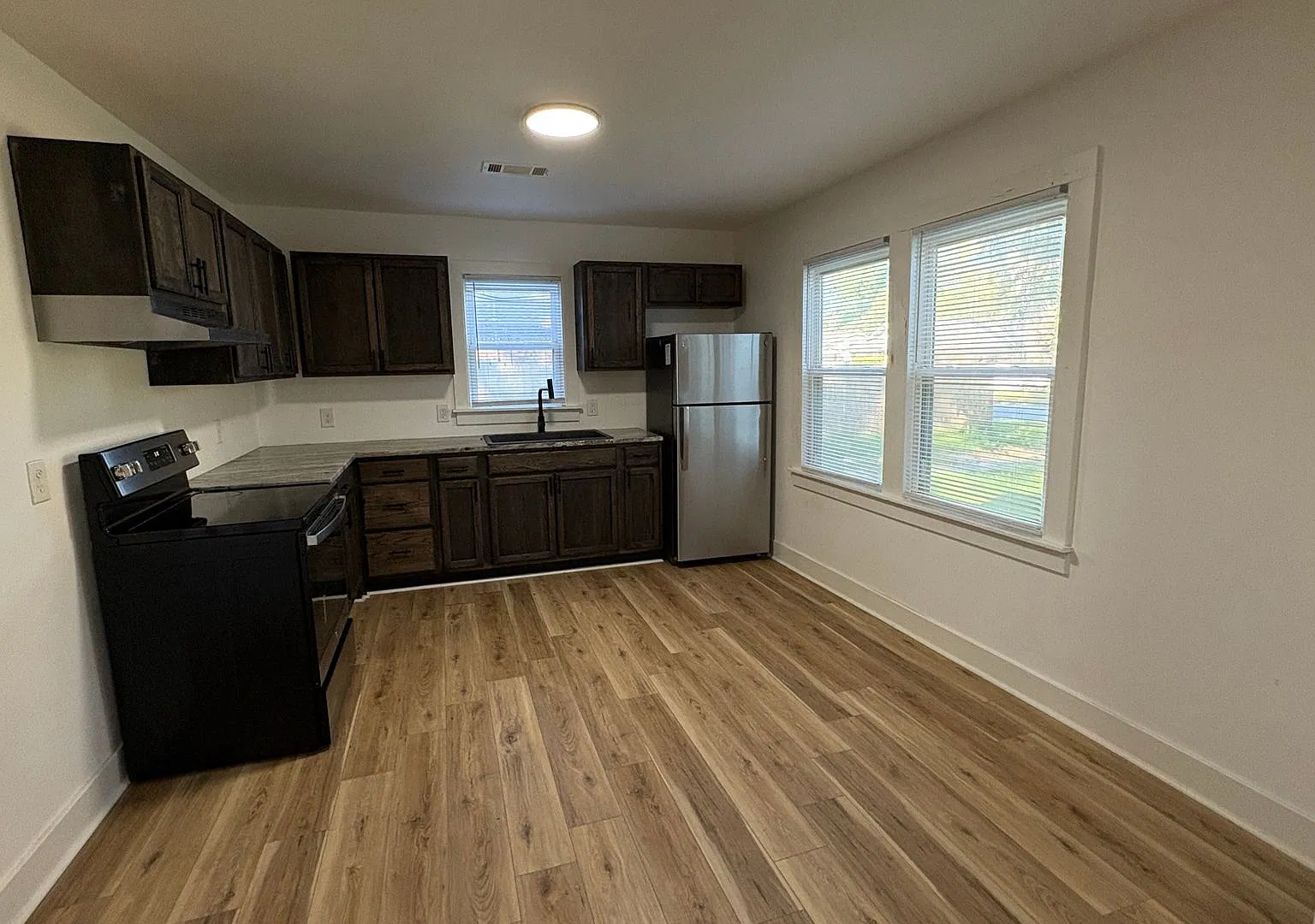 For Rent 3 Bedroom 2 Bath — Photo 4
