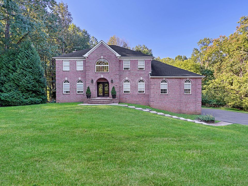 1st image of 13 Fern Dr
