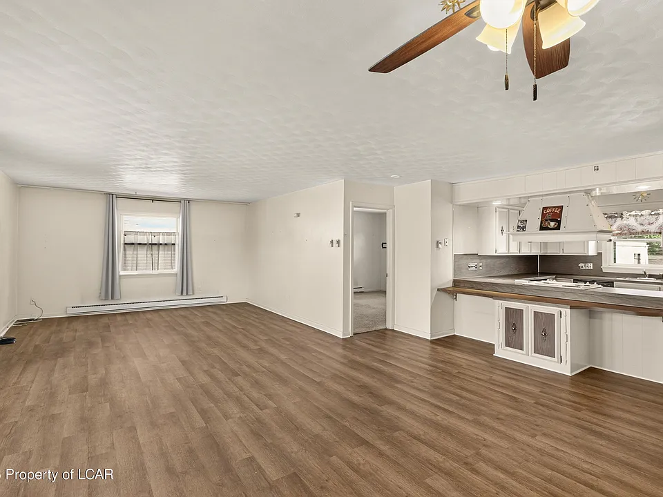 10 W Blaine St