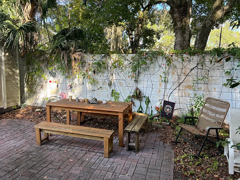 735 NW 7th St — Photo 17
