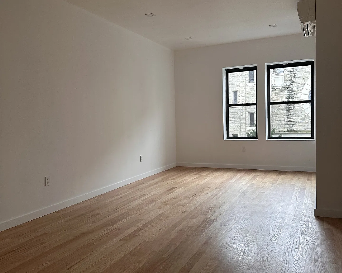 180 Underhill Avenue — Photo 3