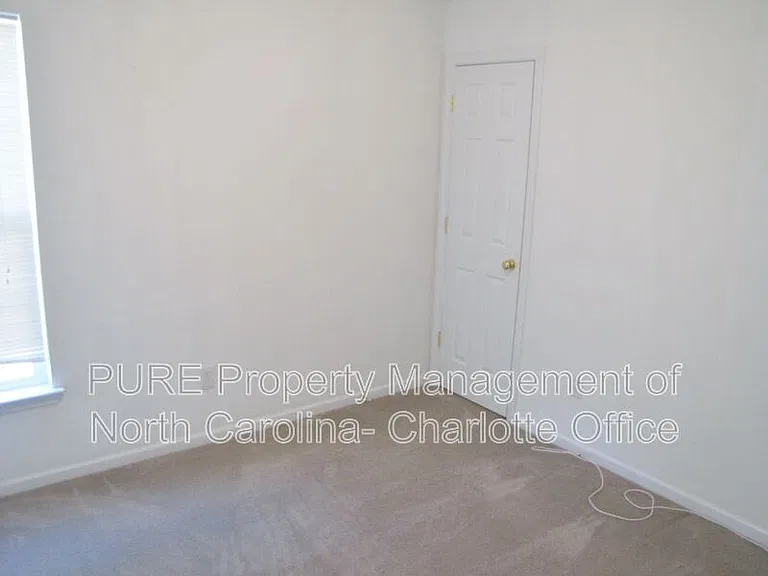 2910 Bridgeville Ln — Photo 8