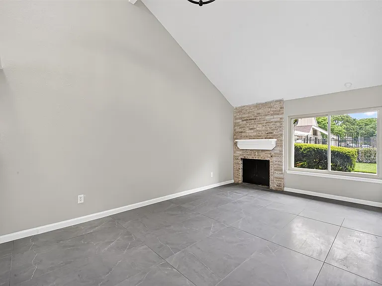 2340 Woodland Park Dr #113 — Photo 8