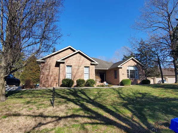 1142 Cedar Ridge Dr, Carbondale, IL 62901