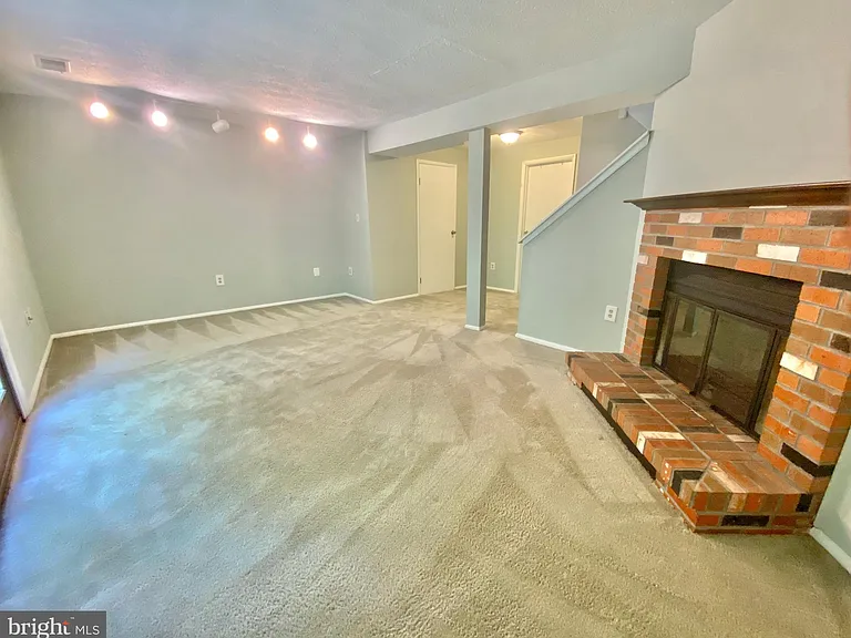 6212 Hillside Rd — Photo 30