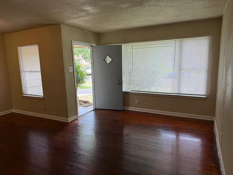 518 Storeywood Dr — Photo 5