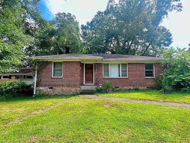 5 bed, 2.5 bath, 2375 sqft, $2,395 — Photo 2