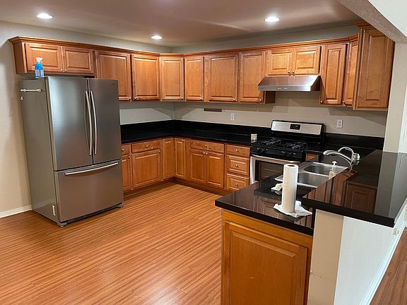 3rd image of 7621 Winterwood Ln