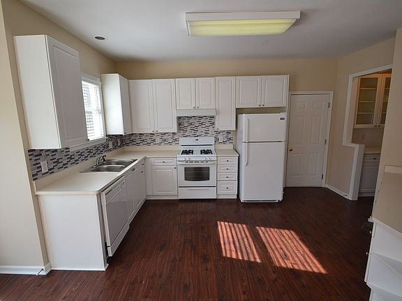 5th image of 1008 Deer Hollow Dr