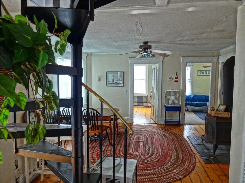 4 bed, 2.0 bath, 1800 sqft, $3,600 — Photo 1