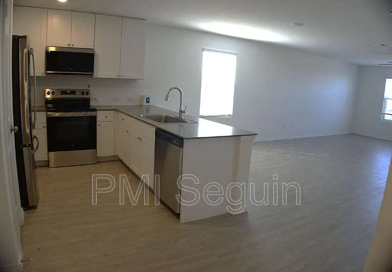 809 Riviera Ct — Photo 6