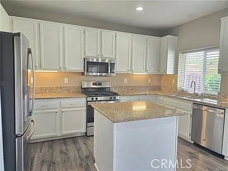 4 bed, 2.5 bath, 1777 sqft, $3,800 — Photo 3