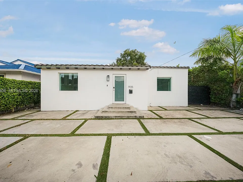 1935 SW 24th Ter