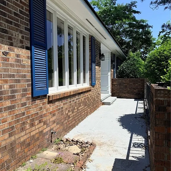 425 Dunmore Rd — Photo 2