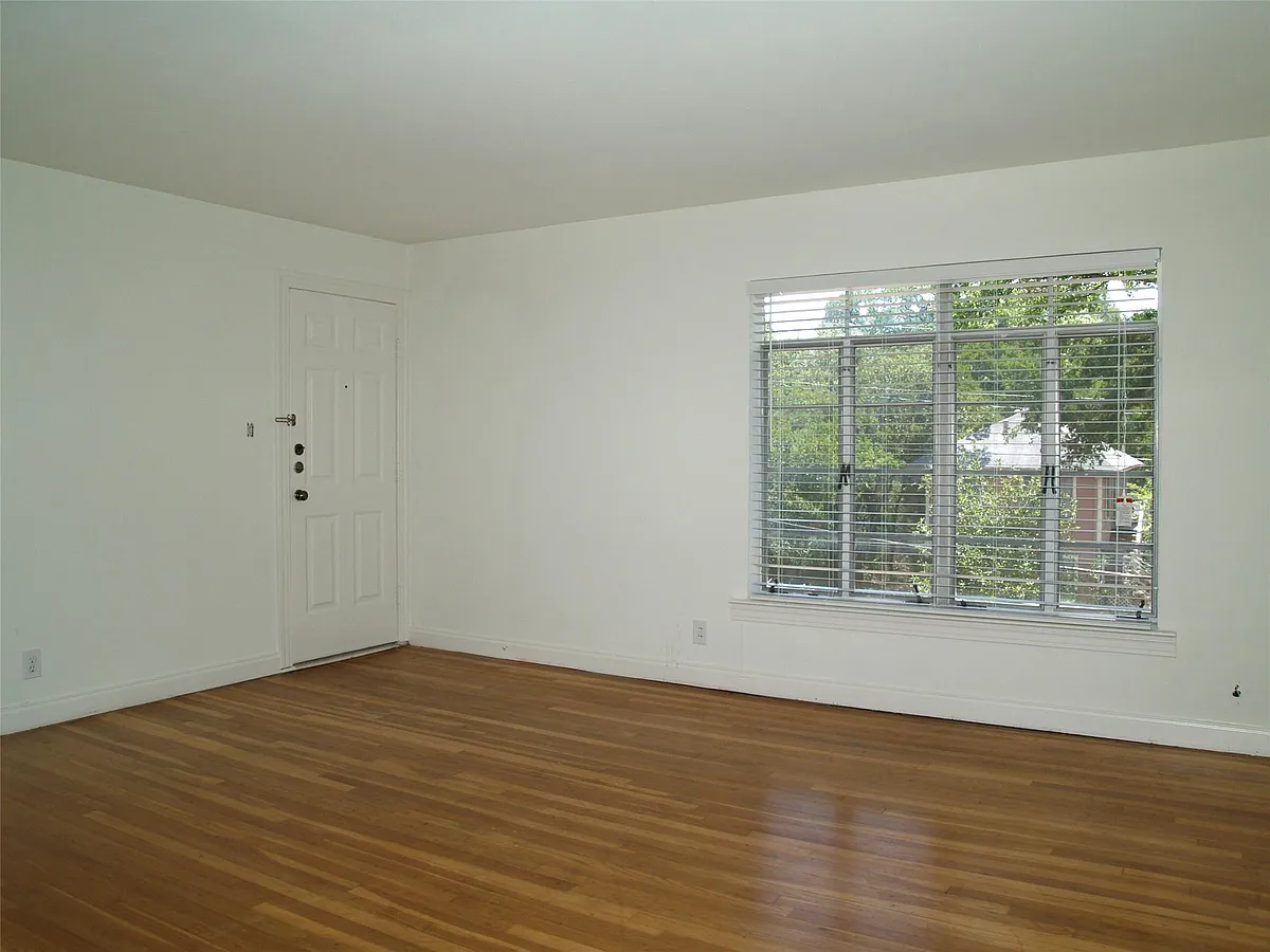 Building Photo - 3206 Tom Green St #F