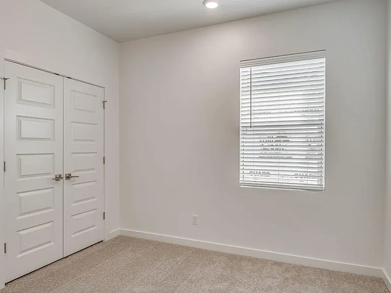4200 NW 180th Ter — Photo 14