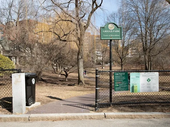 86 Griggs Rd APT 12A, Brookline, MA 02446