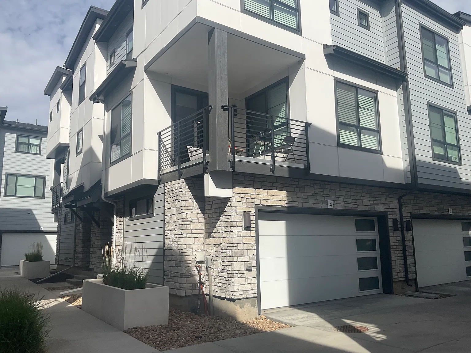 2 bed, 1291 sqft, $2,450 — Photo 1