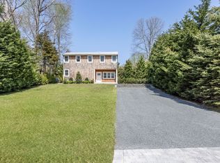 96 Lake Dr, Southampton, NY 11968