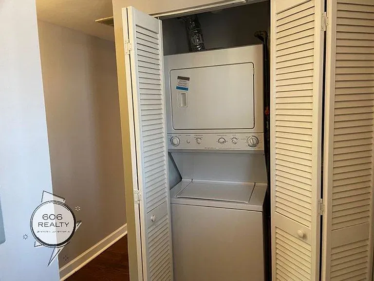 West Ridge Renovated Apts! — Photo 14