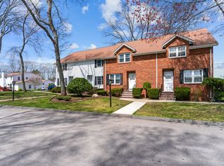 120 Forestwood Dr, North Providence, RI 02904