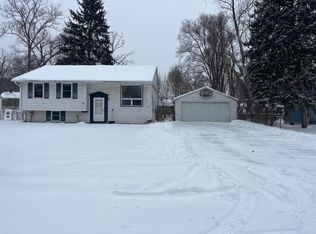 284 Stanford Ln, Jackson, MI 49203