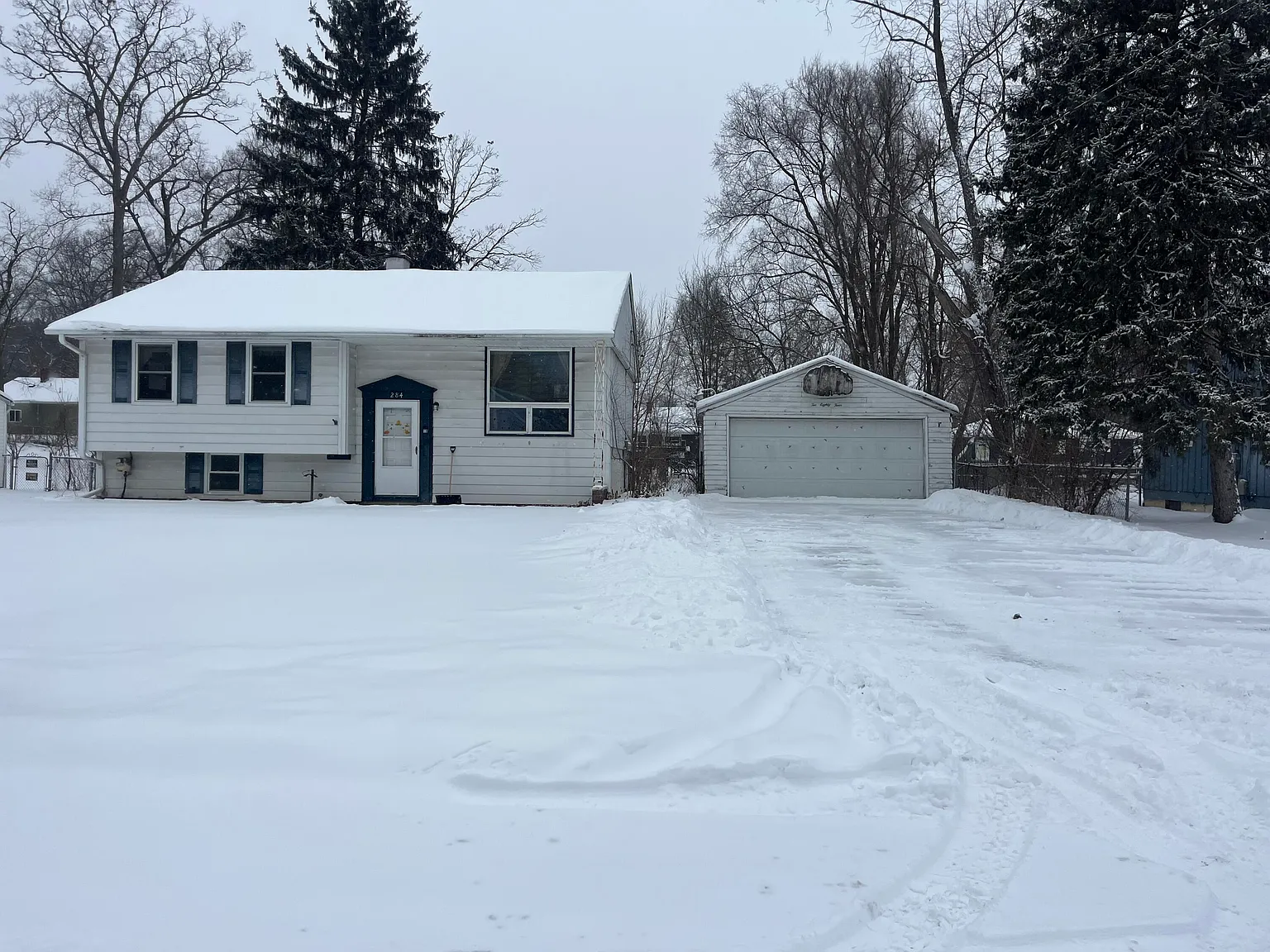 284 Stanford Ln photo 1