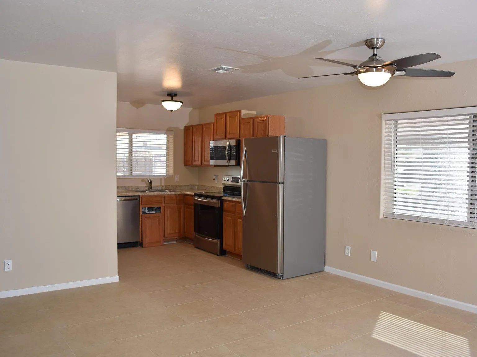 3 bed, 1092 sqft, $1,450 — Photo 3
