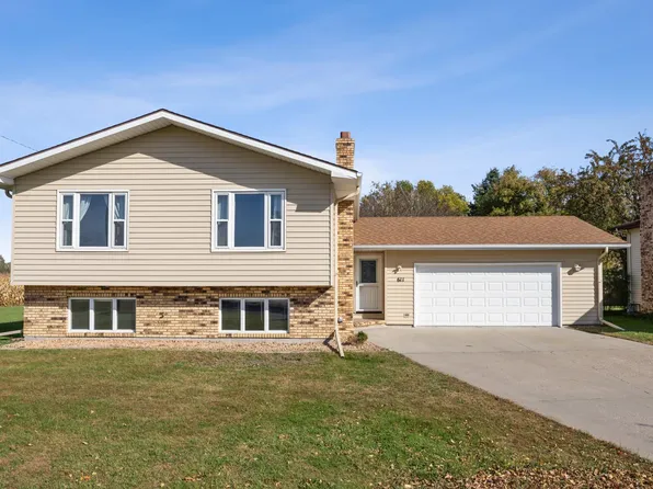 611 3rd St NE, Dilworth, MN 56529