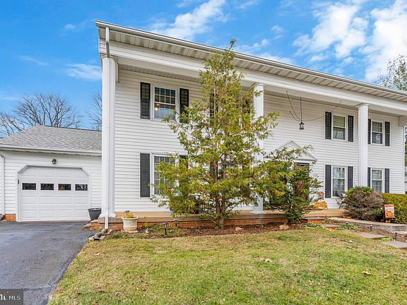 4th image of 533 Tiffany Ct