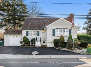 1663 Peninsula Blvd, Hewlett, NY 11557