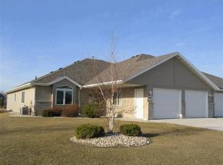2015 10th St SE, East Grand Forks, MN 56721