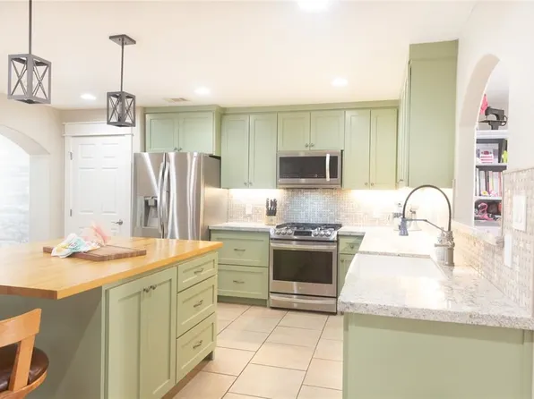 1017 Forest Rd, Clear Lake Shores, TX 77565