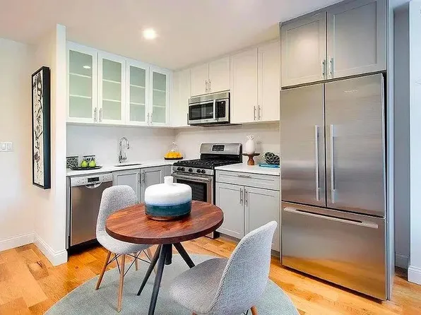 490 Myrtle Avenue image 11 of 21