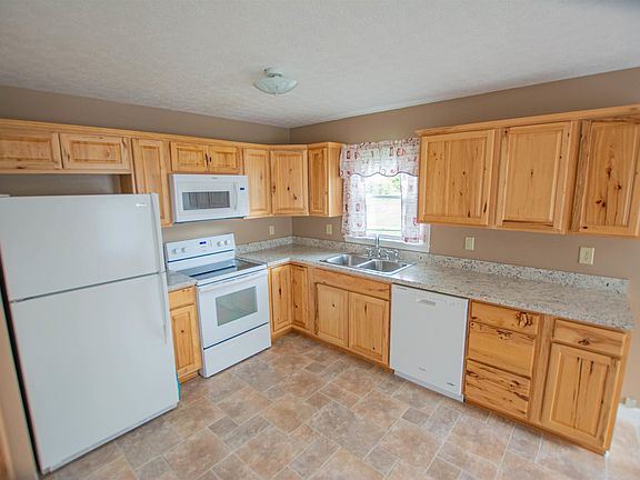 3rd image of 605 E Spring St