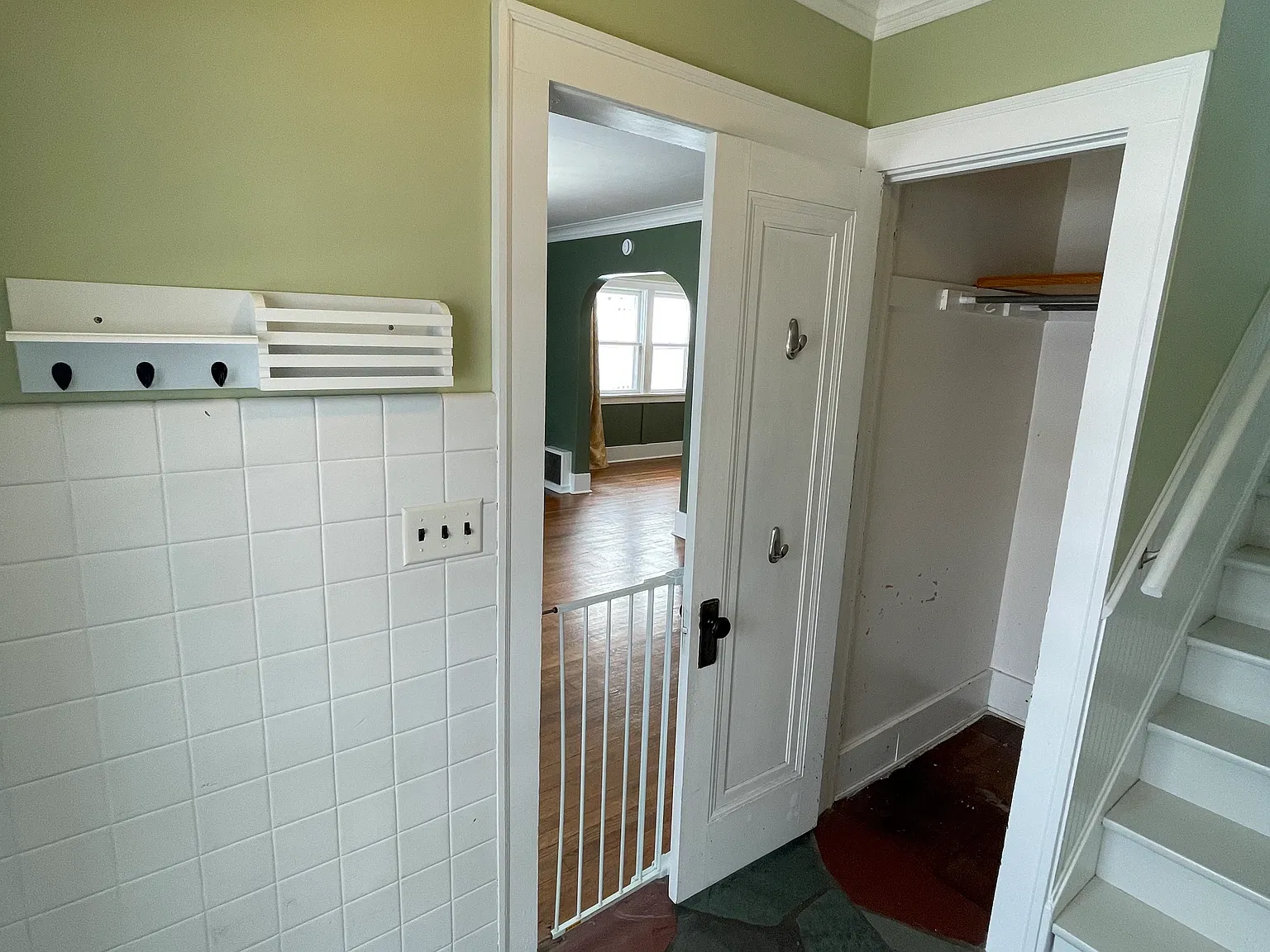 1507 Pine Ave NW — Photo 2