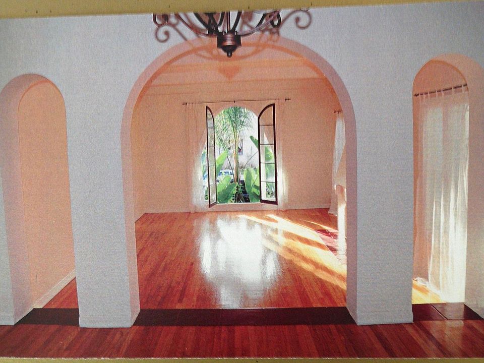 2nd image of 320 N Genesee Ave