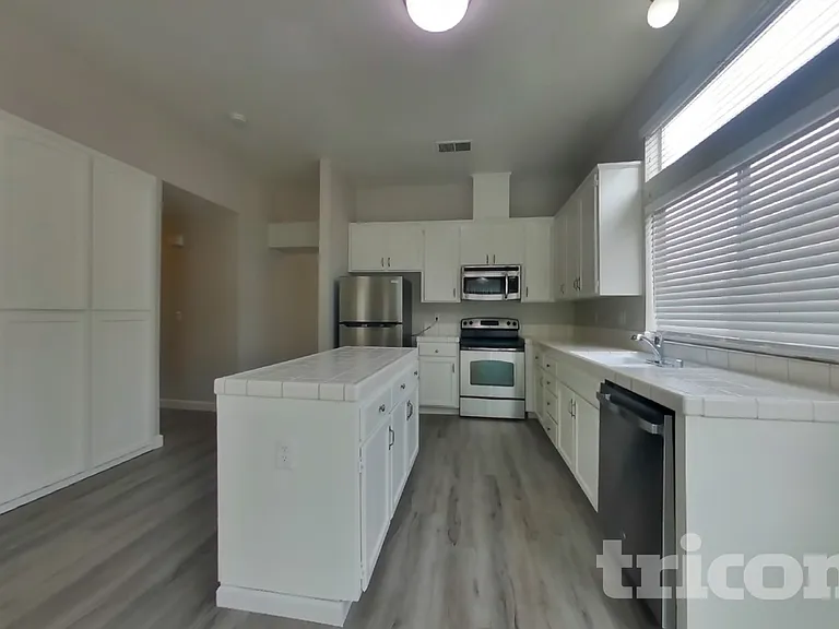 1436 Northwood Dr — Photo 6