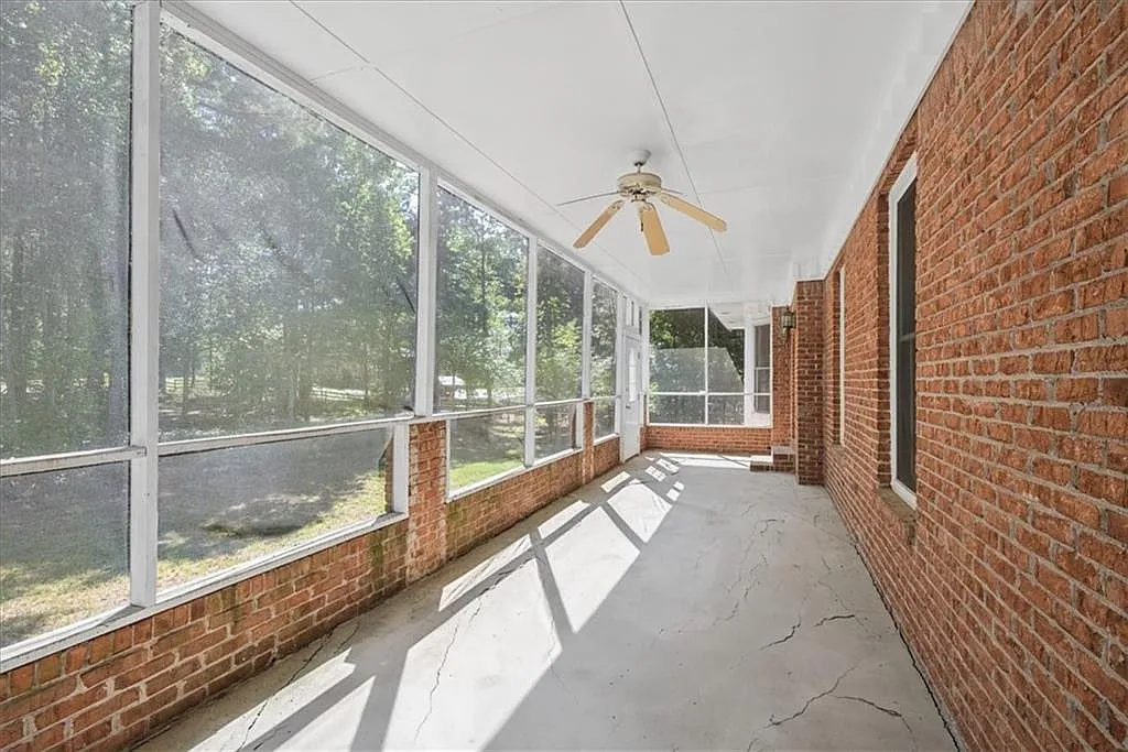 3 bed, 2.0 bath, 1969 sqft, $2,000 — Photo 4