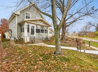 235 Highland Dr NW, Cedar Rapids, IA 52405