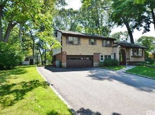 18 Algonquin Dr, Huntington Station, NY 11746