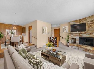4207 SW Brisebois Dr NW, Calgary, AB T2L2G1